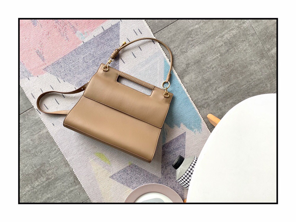 지방시 휩백 라지