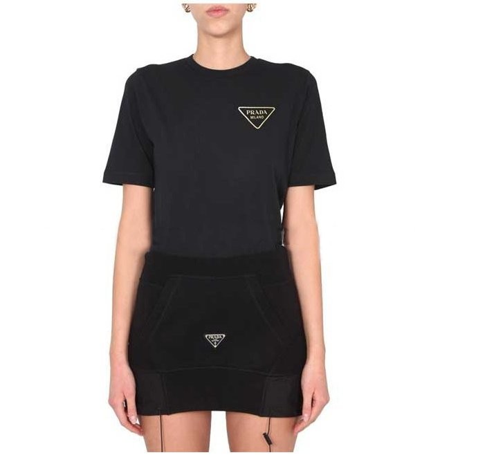 세일~ 프라다 로고 골드 트라이앵글 반팔티 남녀공용 2종