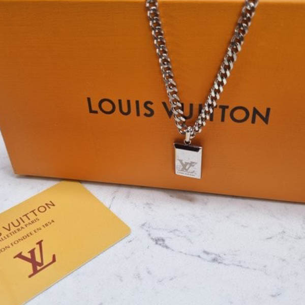 루이비통 펜던트 로고 목걸이