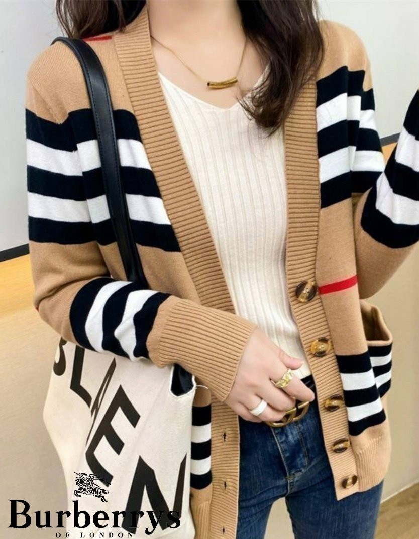 버버리 시그니쳐 가디건