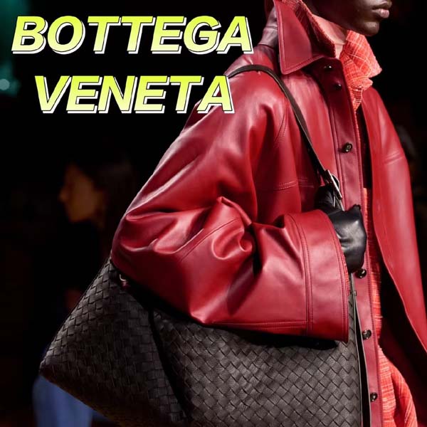 25년 보테가베네타 여행자 대형 806976V4TD12145