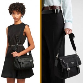 21FW 프라다 삼각로고 플레이트 포코노 크로스 메신저백