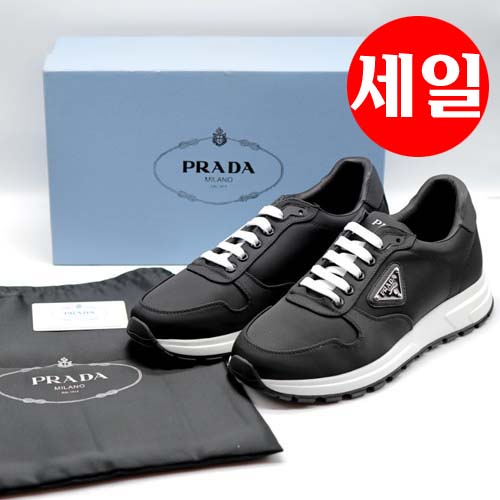 프라다 삼각로고 블랙 스니커즈